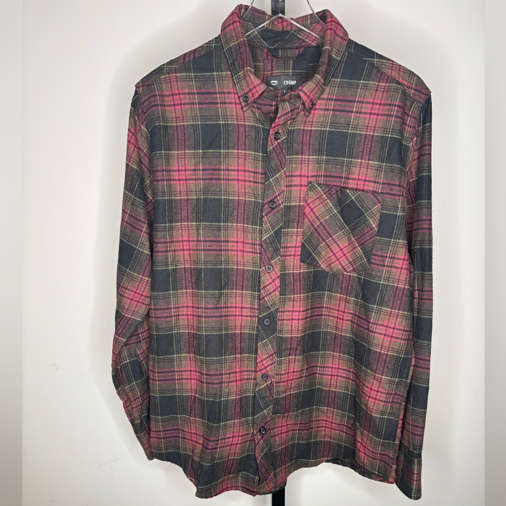 Chomp Men's Plaid Flannel Button-Up Shirt NWOT